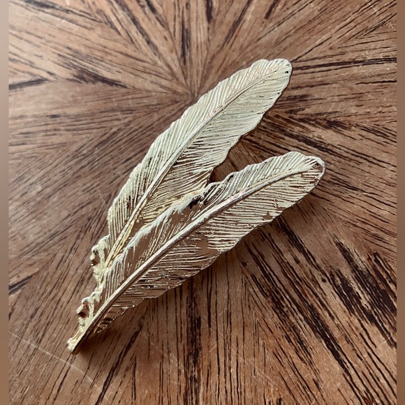 🤩🥳Gerry’s 1960’s Gold Bird Feather Brooch Pin🎉Host Pick - Picture 5 of 8